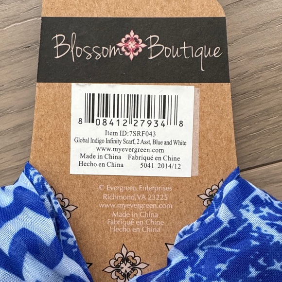 Blossom Boutique Blue Patterned Infinity Scarf - Picture 5 of 8